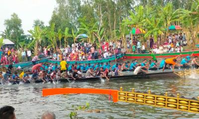 দক্ষিণ বাংলার সর্ববৃহৎ নৌকা বাইচ শুরু