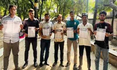 ৩১ দফা বাস্তবায়নে জনসচেতনতা সৃষ্টির লক্ষ্যে জবি ছাত্রদল নেতার লিফলেট বিতরণ