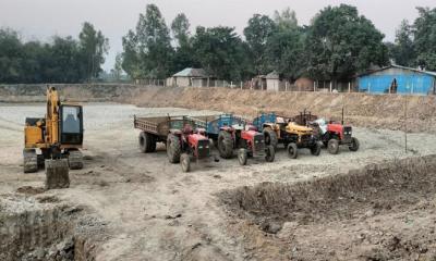 কালাইয়ে পুকুরের মাটি বিক্রি করায় মালিককে গুনতে হলো ৫০ হাজার টাকা জরিমানা