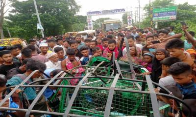 আড়াইহাজারে ট্রাক-সিএনজি মুখোমুখি সংঘর্ষে নিহত ২, আহত ৫