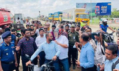 মোটরসাইকেলে করে সরাইল-বিশ্বরোড মোড় পরিদর্শন করলেন উপদেষ্টা ফাওজুল কবির