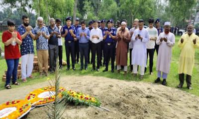 শিক্ষিকা মাহেরীন চৌধুরীর সমাধিতে বিমান বাহিনী ও ডিসি-এসপির শ্রদ্ধা