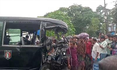 পটুয়াখালীতে র‍্যাবের গাড়ি-বাস সংঘর্ষে শিশুসহ  নিহত ৩, আহত ২৭