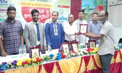 গৌরীপুরে স্বেচ্ছায় রক্তদানে শীর্ষে সাংবাদিক শেখ বিপ্লব সংবর্ধিত