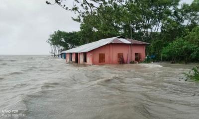 রাঙাবালীর চালিতাবুনিয়ায় বেড়িবাঁধ না থাকায় পানির চাপে নষ্ট হচ্ছে ফসল ও ঘরবাড়ি