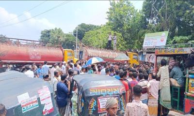 শাহজাদপুরে বগুড়া-নগরবাড়ি মহাসড়ক অবরোধ করে বিক্ষোভ