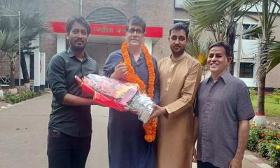 জামিনে কারামুক্ত সাংবাদিক আনিস আলমগীর