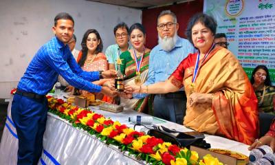 শেরে বাংলা আইকনিক অ্যাওয়ার্ড পেলেন ভাঙ্গুড়ার ক্রীড়া সাংবাদিক সাখাওয়াত