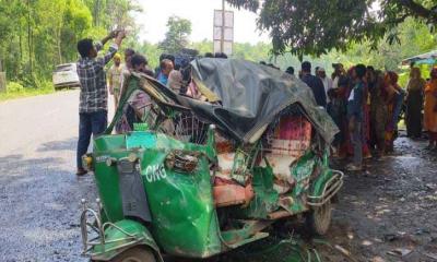 কাভার্ডভ্যান-অটোরিকশা সংঘর্ষে একই পরিবারের ৪ জন নিহত