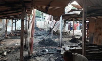 পার্বতীপুরে আশ্রয়ণ প্রকল্পে অগ্নিকাণ্ড, ১০টি ঘর ভস্মীভূত