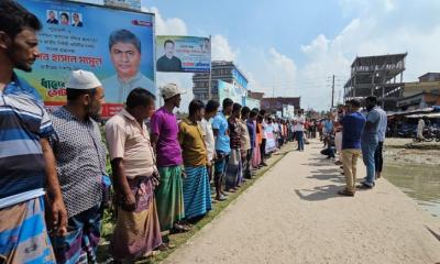 গলাচিপায় ৬ দফা দাবিতে মানববন্ধন