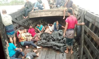 নোয়াখালীর মেঘনা নদীতে ৩৯ যাত্রী নিয়ে ট্রলারডুবি