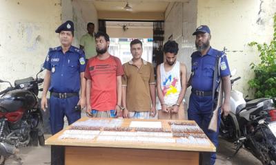 সার্ভেয়ারকে দেওয়া  ঘুসের টাকা ফেরৎ চেয়ে ইউএনওর কাছে আবেদন!