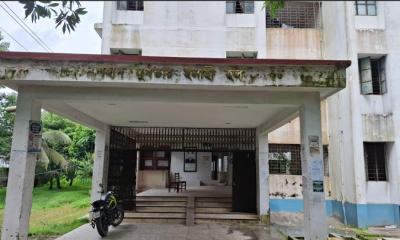 বেরোবিতে হলে সমস্যায় জর্জরিত শিক্ষার্থীরা, এক মাস ধরে নেই প্রভোস্ট