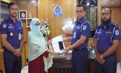 ৩ শতাধিক হারানো মোবাইল উদ্ধার করে মালিকদের হাতে হস্তান্তর করলেন নরসিংদীর পুলিশ সুপার