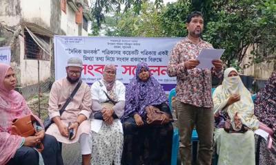 বাউফলে মিথ্যা সংবাদ প্রকাশের প্রতিবাদে প.প. কর্মচারীদের সংবাদ সম্মেলন