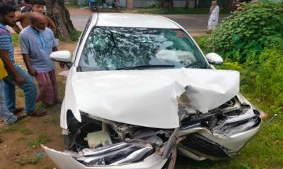 দুর্ঘটনায় প্রাণ গেল চিকিৎসকের বাবার