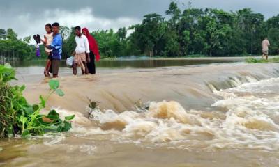 বিপৎসীমার ওপরে নদ-নদী, তলিয়ে যাচ্ছে গ্রাম