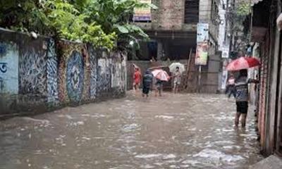 রাজধানীতে রাতভর বৃষ্টি, সড়কে জলাবদ্ধতায় ভোগান্তি