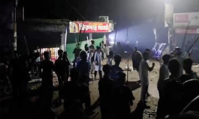 রাতের আঁধারে টর্চ লাইট জ্বালিয়ে দুই গ্রামবাসীর সংঘর্ষে আহত ৩০ জন