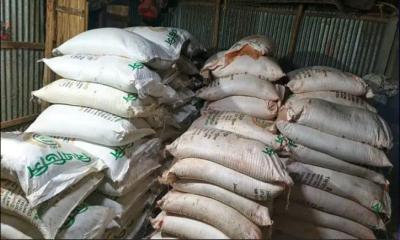 শ্রীবরদীতে ব্যবসায়ীর বাড়ি থেকে ১০৬ বস্তা সরকারি সার জব্দ