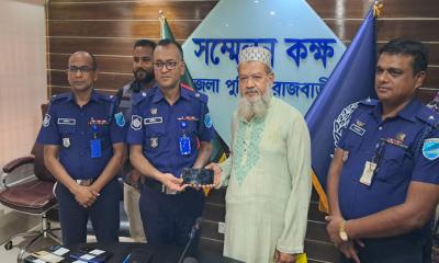রাজবাড়ীতে হারানো ৬৬টি মোবাইল উদ্ধার করে ফেরত দিল জেলা পুলিশ