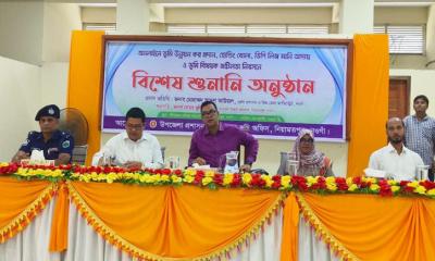 নিয়ামতপুরে ভূমি সেবার জটিলতা নিরসনে বিশেষ শুনানি অনুষ্ঠিত