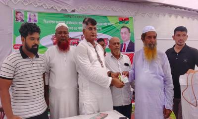 রূপগঞ্জে রাষ্ট্র কাঠামোর ৩১ দফা নিয়ে বিএনপি নেতা দুলাল হোসেনের উঠান বৈঠক