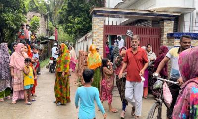 পার্বতীপুরে নিরাপত্তাহীনতার অভিযোগে স্কুল শিক্ষিকার সংবাদ সম্মেলন