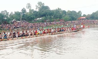 শেরপুরে ঐতিহ্যবাহী নৌকা বাইচ অনুষ্ঠিত