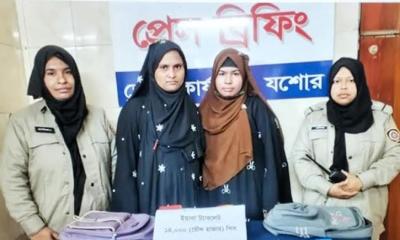 যশোরে দুই রোহিঙ্গা নারীকে ১৪ হাজার ইয়াবাসহ আটক