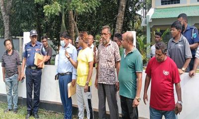 জনসাধারণের দাবির মুখে মরদেহ তুলতে পারেনি ম্যাজিস্ট্রেট মৃত্যুর ১৮ মাস পর মিথ্যা মামলা
