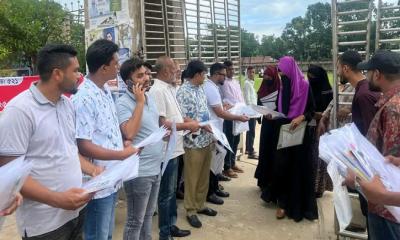 আলহাজ্ব মোস্তাফিজুর রহমানের পক্ষ থেকে এইচএসসি পরীক্ষার্থীদের মাঝে শিক্ষা উপকরণ বিতরণ