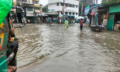 চট্টগ্রামের টানা বৃষ্টিতে জলাবদ্ধতা, পাহাড় ধসের শঙ্কা