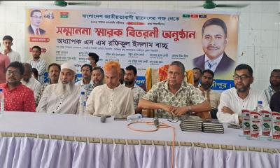 শ্রীপুরে এসএসসি পরীক্ষায় জিপিএ-৫ প্রাপ্ত শিক্ষার্থীদের সম্মাননা স্মারক প্রদান