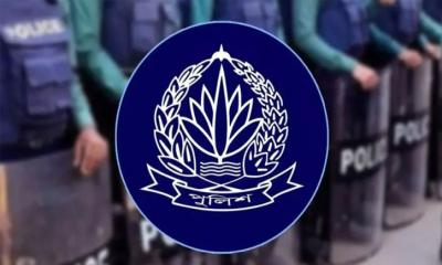 পলাতক ৪০ পুলিশ কর্মকর্তার পদক প্রত্যাহার করল সরকার