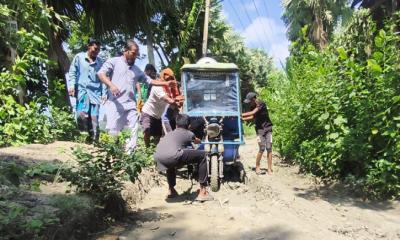 লৌহজংয়ে কবরস্থানের রাস্তা সংস্কার না হওয়ায় যাতায়াতে এলাকাবাসীর চরম ভোগান্তি