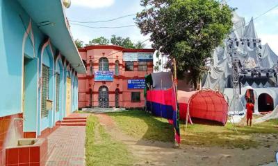 নড়াইলে সম্প্রীতির উজ্জ্বল দৃষ্টান্ত: মসজিদে নামাজ পাশেই মন্দিরে শারদীয় দুর্গাপূজা একসাথে