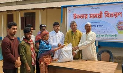 ঝিনাইগাতীতে দুই শতাধিক অসচ্ছল পরিবারের মাঝে ইফতার সামগ্রী বিতরণ