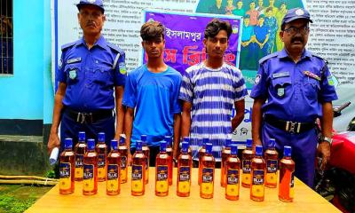 ইসলামপুরে বিদেশি মদসহ দুই যুবক আটক