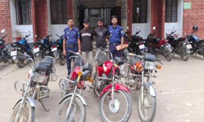 জীবননগর থানা পুলিশের অভিযান, ৪টি চোরাই মোটরসাইকেলসহ গ্রেফতার-২