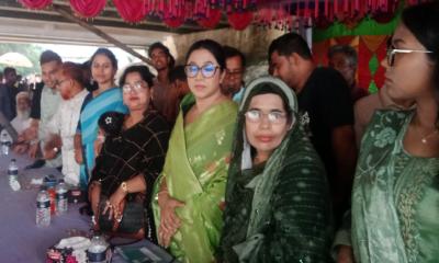 মুকসুদপুরে কুমার নদে নৌকা বাইচ ও গ্রামীণ মেলা
