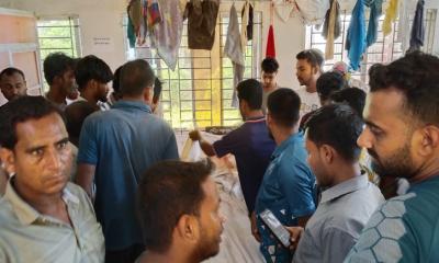 ইঞ্জিনচালিত ভ্যানের সঙ্গে মোটরসাইকেলের সংঘর্ষ, এক বন্ধু মর্গে আরেক বন্ধু হাসপাতালে চিকিৎসাধীন