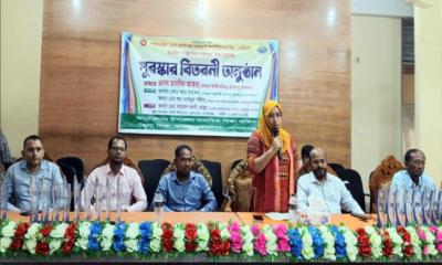 মুকসুদপুরে শিক্ষার্থীদের মাঝে পুরস্কার বিতরণ