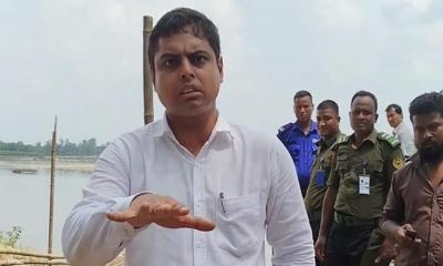 মহালয়ার সংবাদ সংগ্রহে যাওয়া সাংবাদিকদের লাঞ্ছিত করে ‘সন্ত্রাসী’ বললেন ম্যাজিস্ট্রেট
