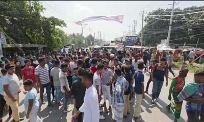 রূপগঞ্জে ছাত্র বলাৎকারের অভিযুক্ত শিক্ষকের শাস্তির দাবিতে ঢাকা-সিলেট মহাসড়ক অবরোধ