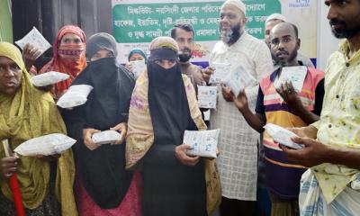 নরসিংদীতে মিল্কভিটা বিক্রয় কেন্দ্রের উদ্যোগে অসহায় ও দরিদ্রদের মাঝে তরল দুধ বিতরণ
