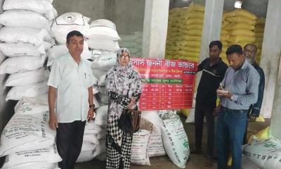 মান্দায় কৃষি কর্মকর্তার বিরুদ্ধে অসত্য অভিযোগ; ডিলাররা বলছেন ‘সিন্ডিকেটের গল্প অতিরঞ্জিত’