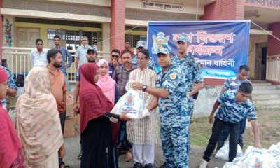 কমলগঞ্জে বন্যার্তদের মাঝে বিমান বাহিনীর ত্রাণ বিতরণ