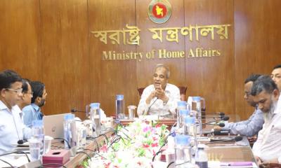 পাসপোর্ট ও ভিসা কর্মকর্তাদের দুর্নীতিতে না জড়ানোর আহ্বান স্বরাষ্ট্র উপদেষ্টার